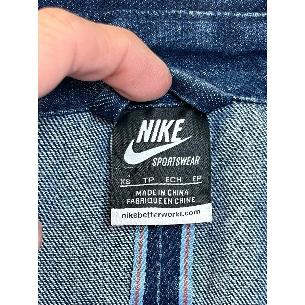 Nike nsw size